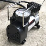 ⁦Air Compresseur et Gonfleur de pneu DC 12V prise allume ci-gare⁩ - الصورة ⁦4⁩