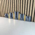 ⁦Porte-Manteau Mural Design Piano en Bois avec Touches Dorées - علاقة ملابس خشبية⁩ - الصورة ⁦10⁩