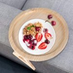 ⁦Plateau d'accoudoir de fauteuil en Bambou à Clip de Bras - صينية مسند ذراع للأريكة⁩ - الصورة ⁦2⁩